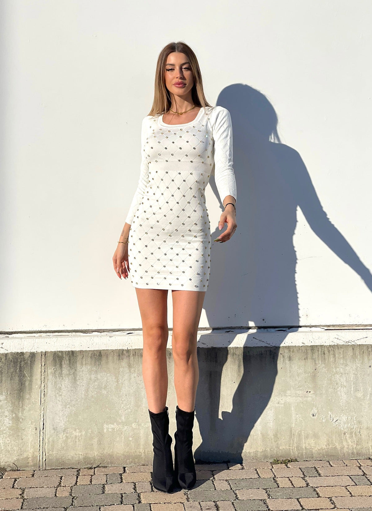 Abito in maglia con strass bianco