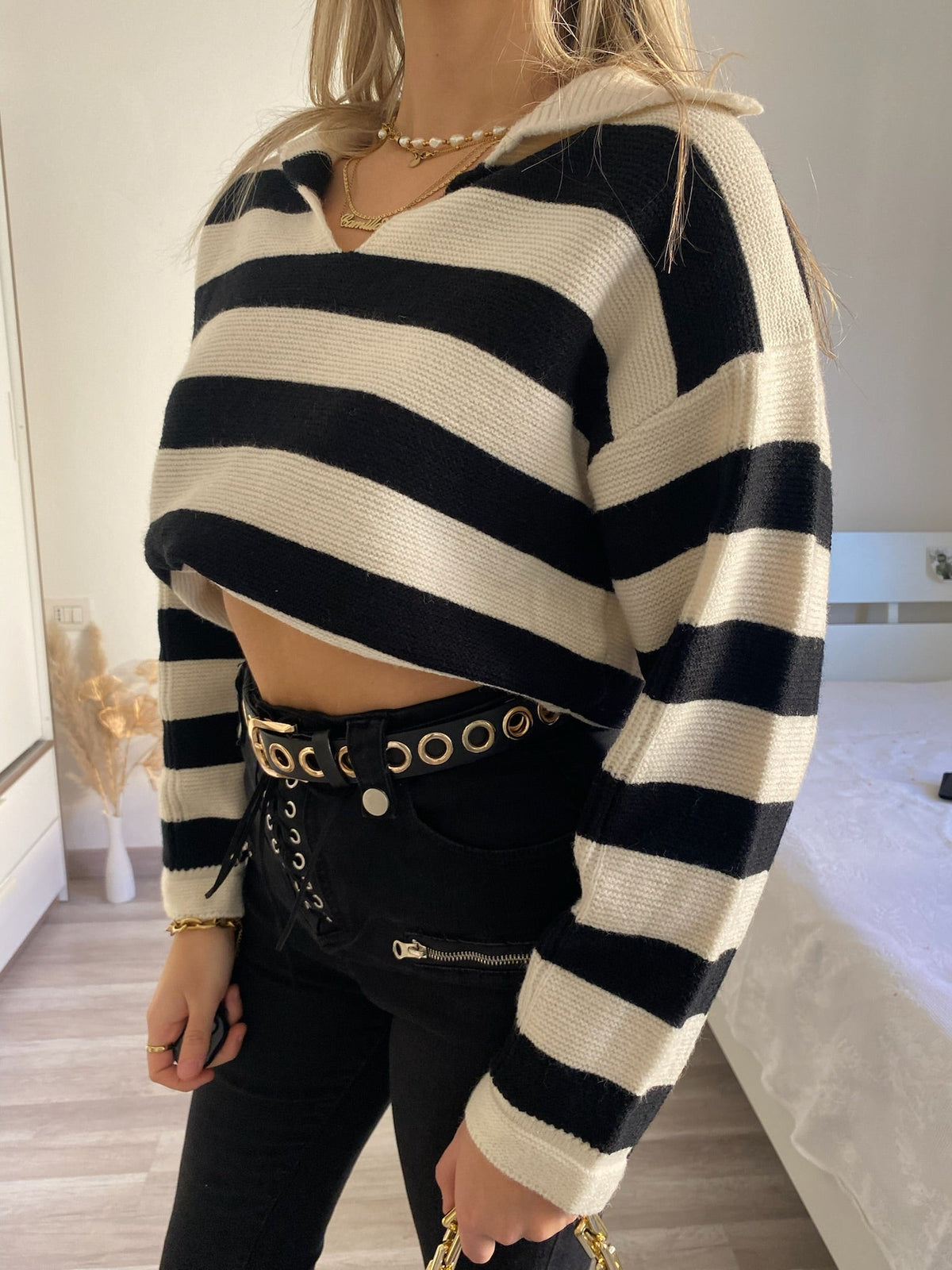 Pull nero e panna con colletto