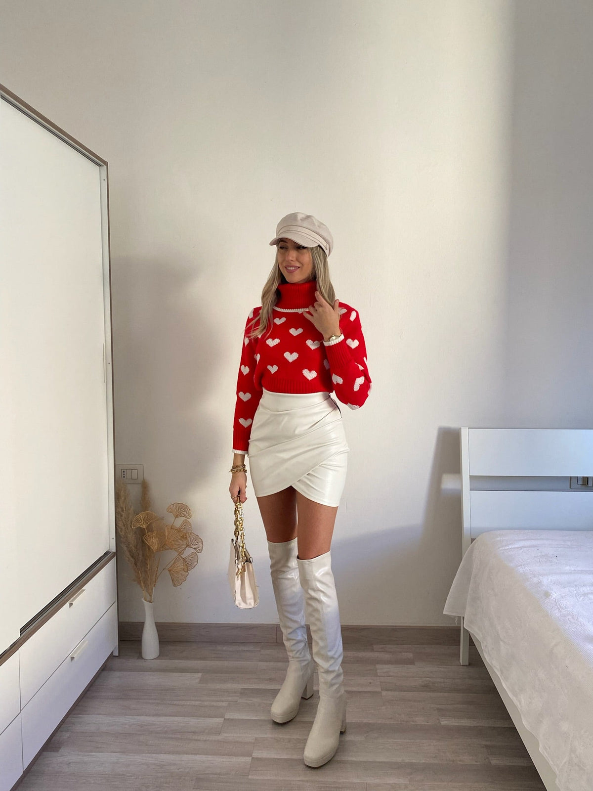 Gonna in ecopelle con zip laterale bianca