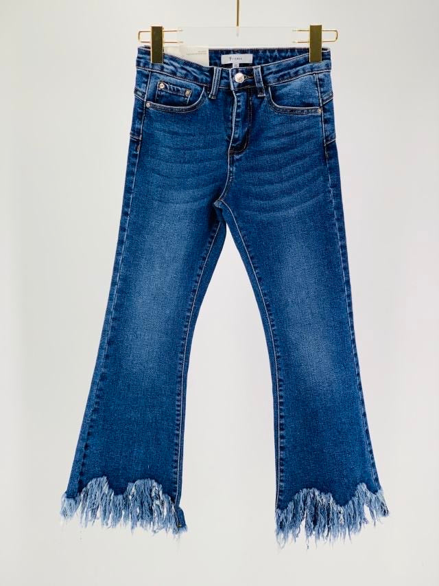 Jeans scuro con zampa larga sfrangiato