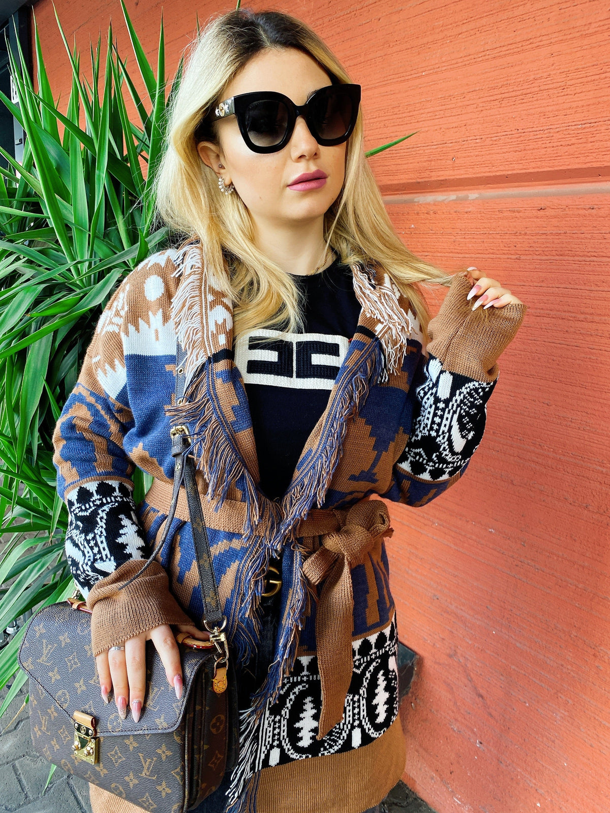 Cardigan Camel con frange e cinta