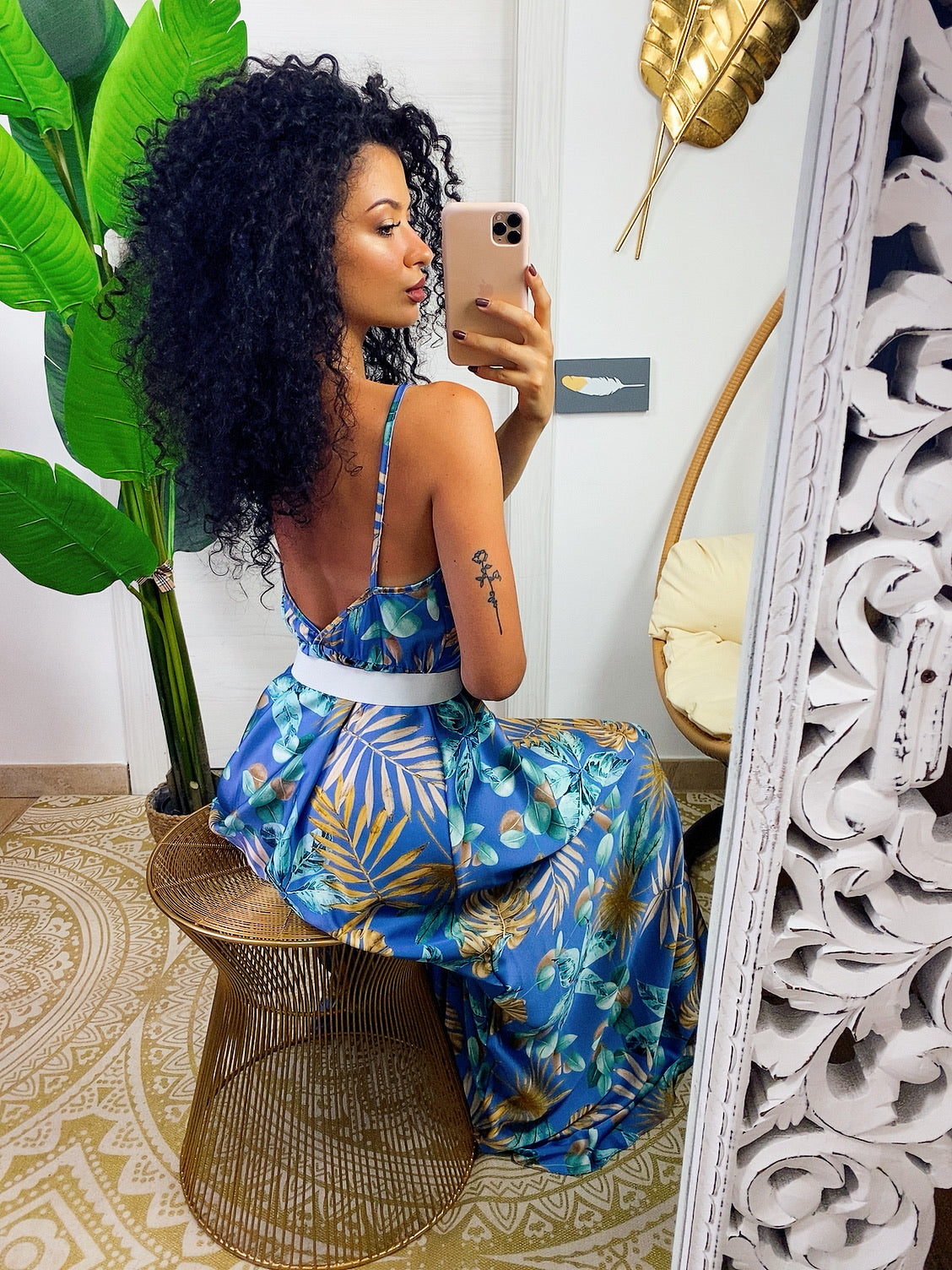 Abito in raso floreale con maxi spacco celeste