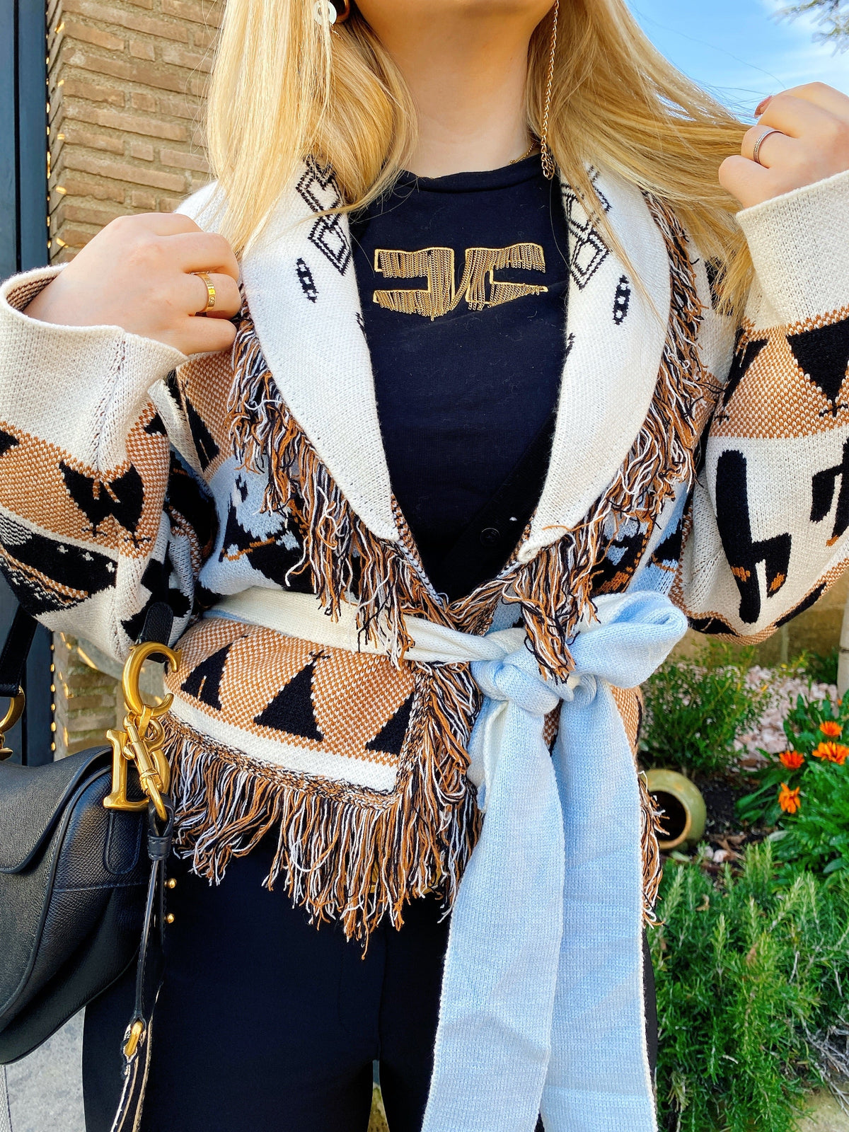 Cardigan corto frange e cinta con cavallo celeste