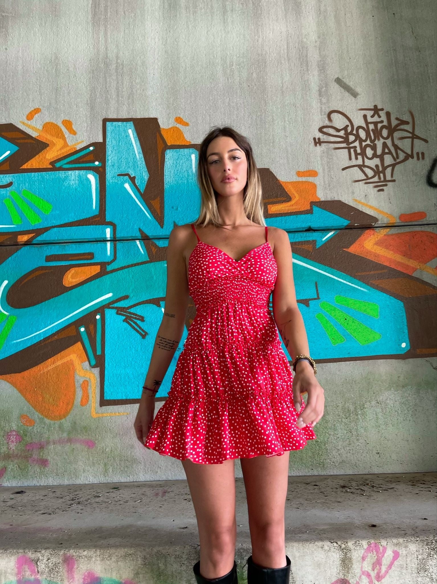 Abito a balze con gonna ampia a pois Rosso