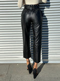 Pantalone in ecopelle con cintura