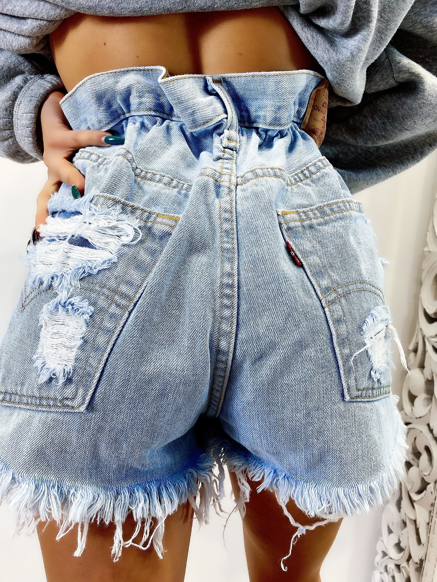 Short Levi’s Vintage bagno chiaro con strappi