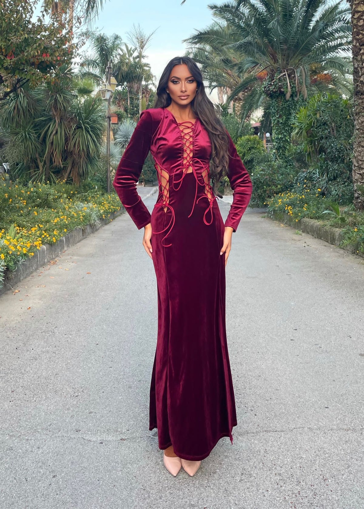 Abito Bordeaux lungo con lacci
