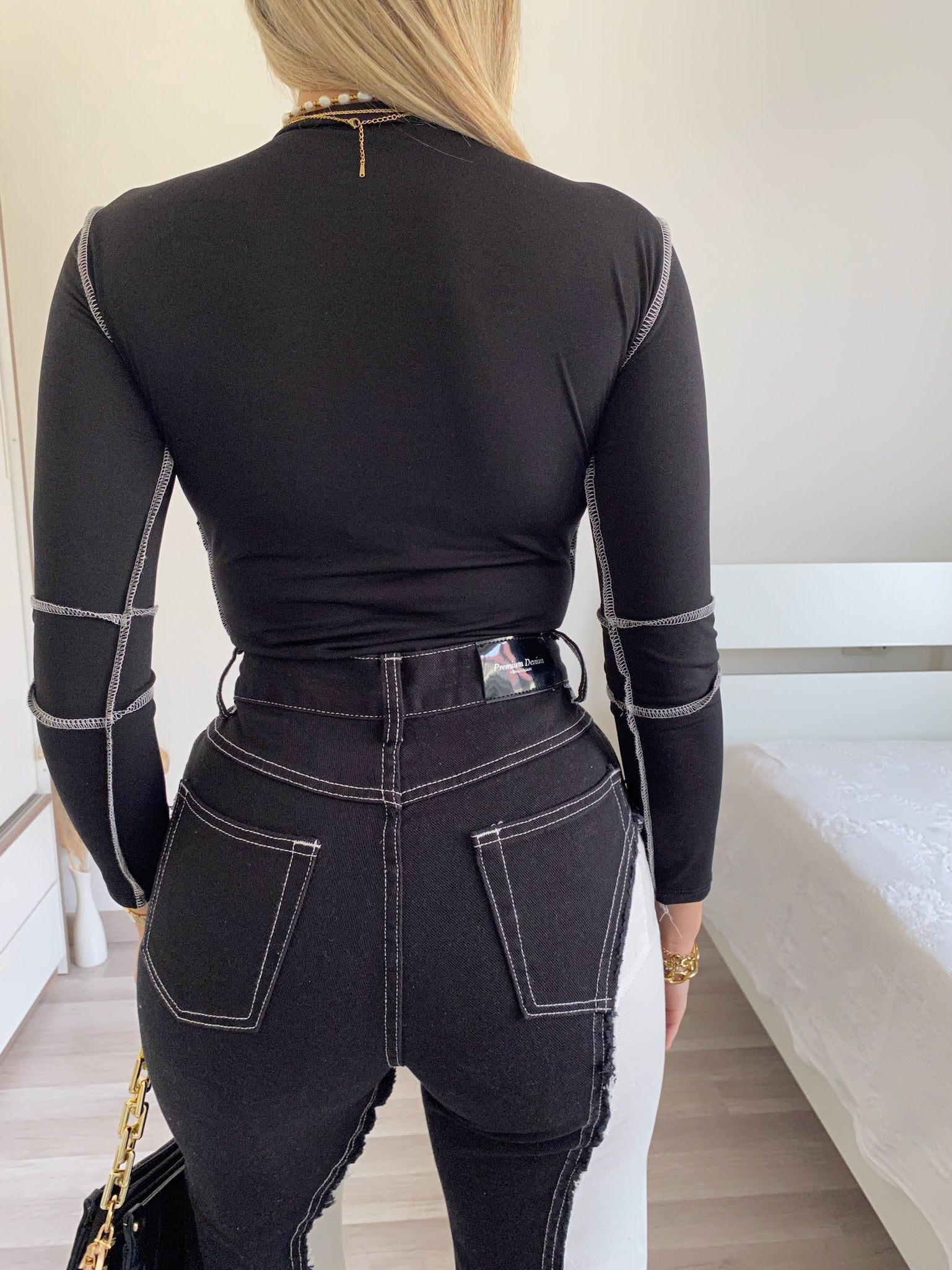 Body cuciture fuori