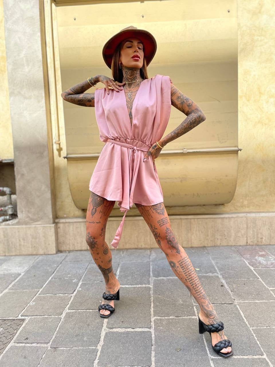 Tutina in raso rosa