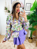 Camicia floreale dettagli lilla con borsetta