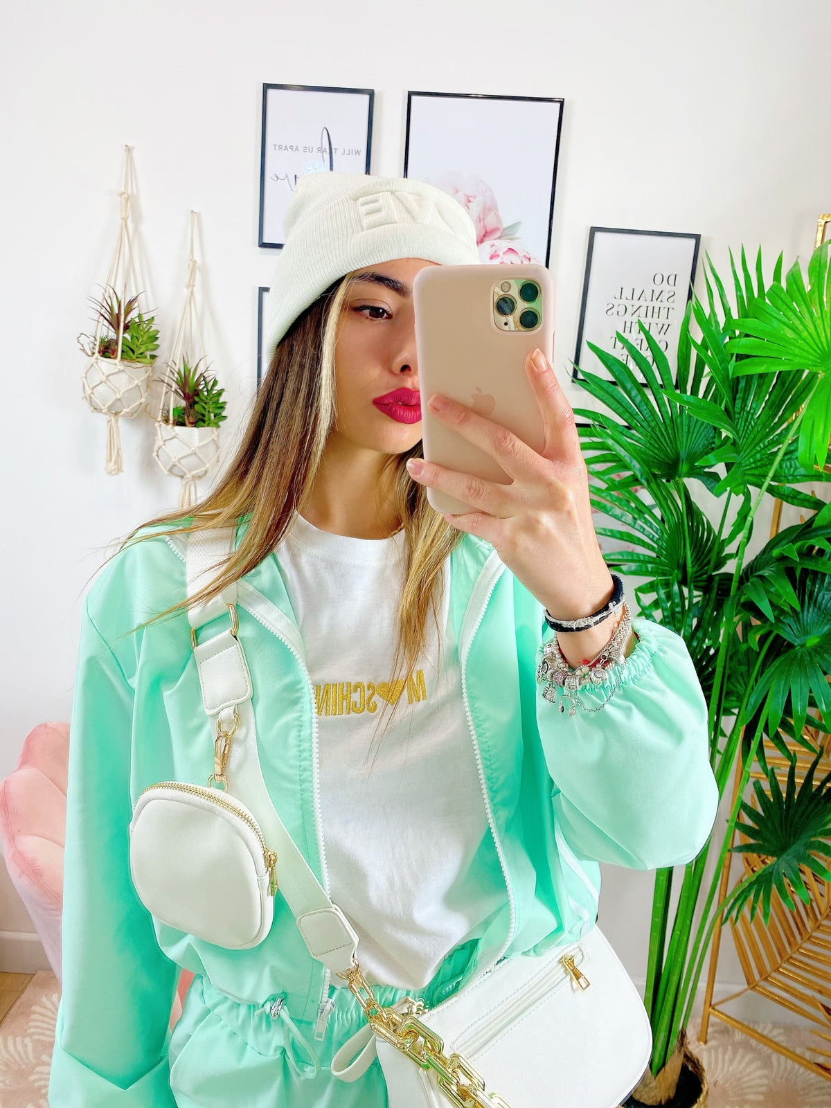 T-shirt con stampa e cuori