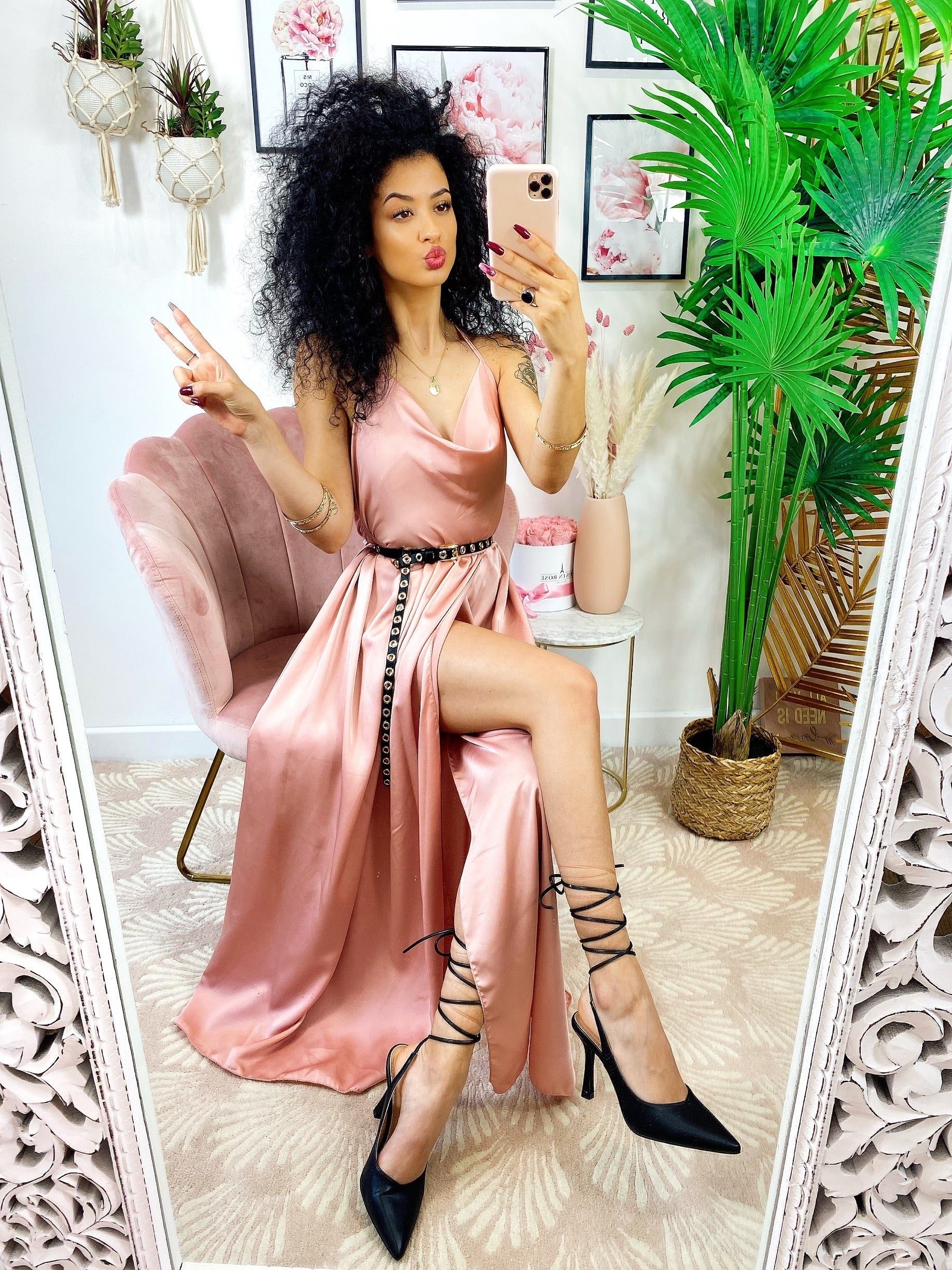 Abito midi raso con maxi spacco rosa