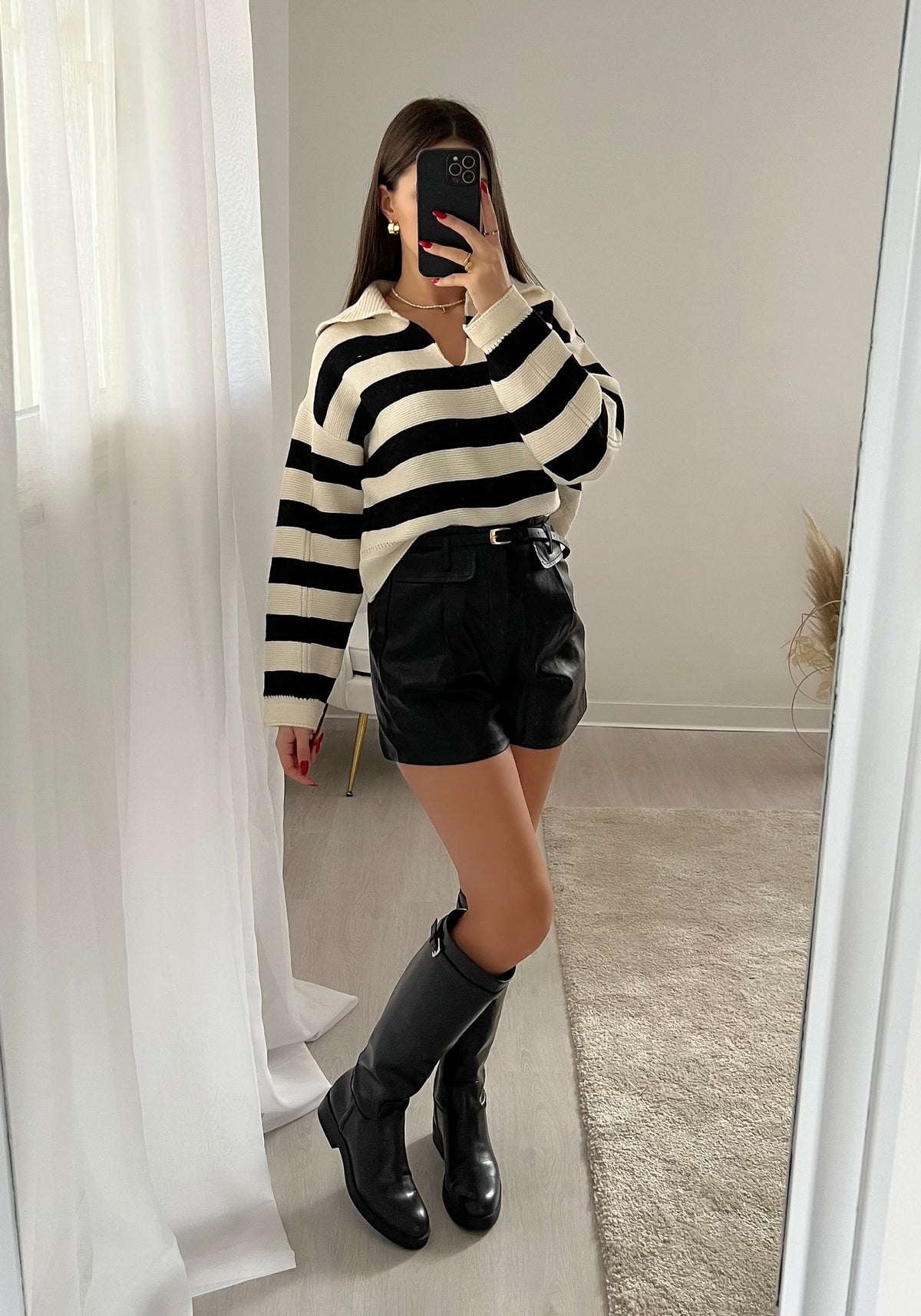 Pull nero e panna con colletto