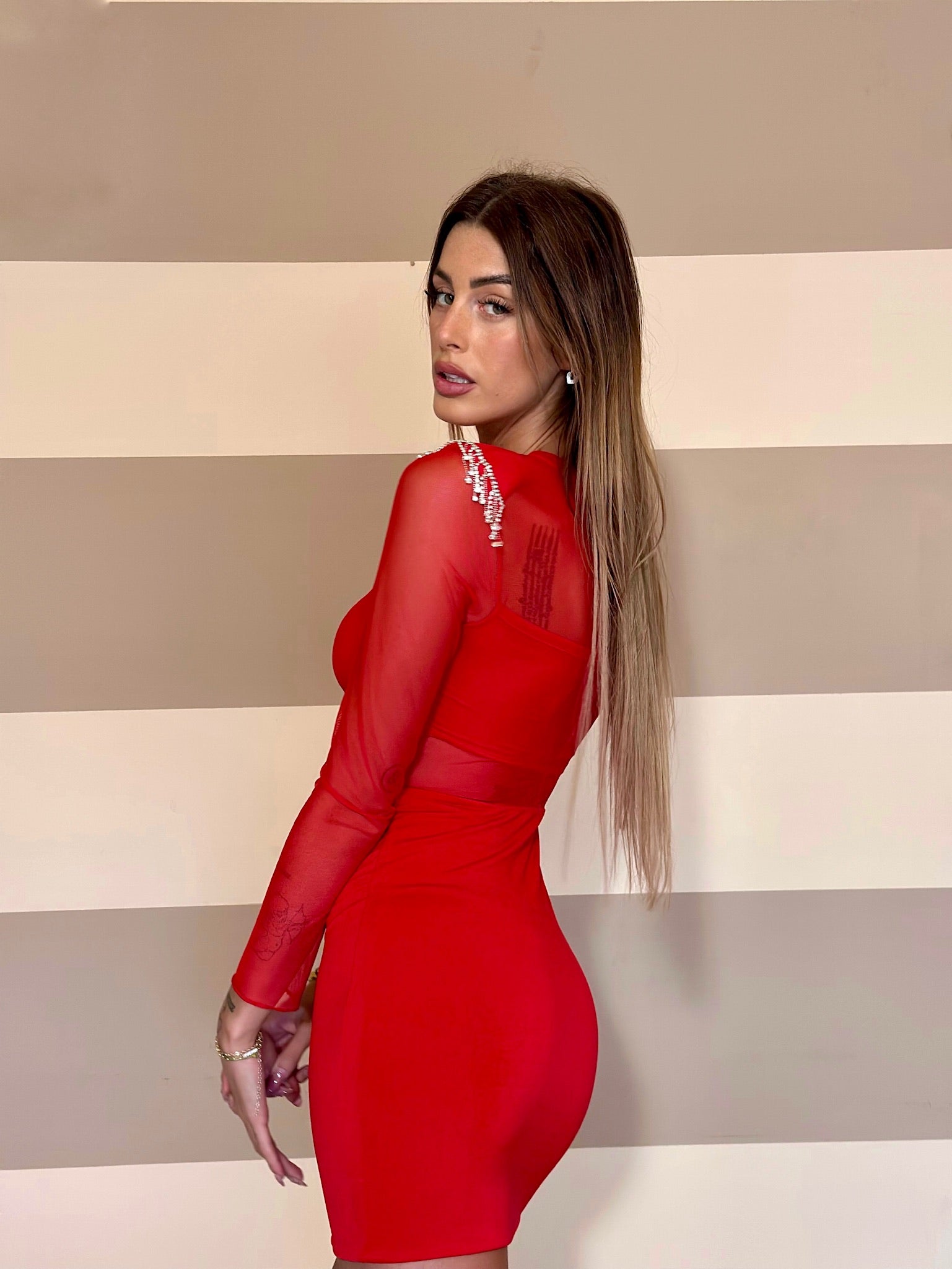 Tubino rosso con trasparenze e strass