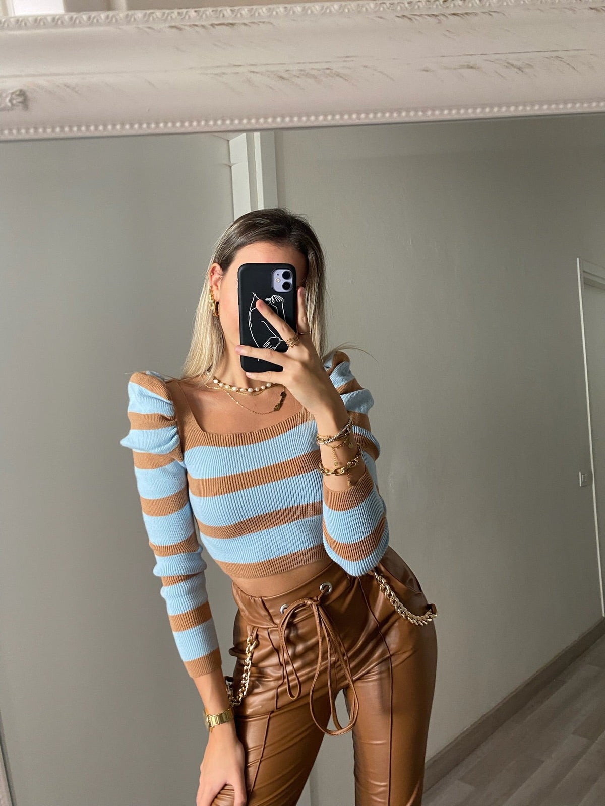 Maglioncino crop a righe nude celeste