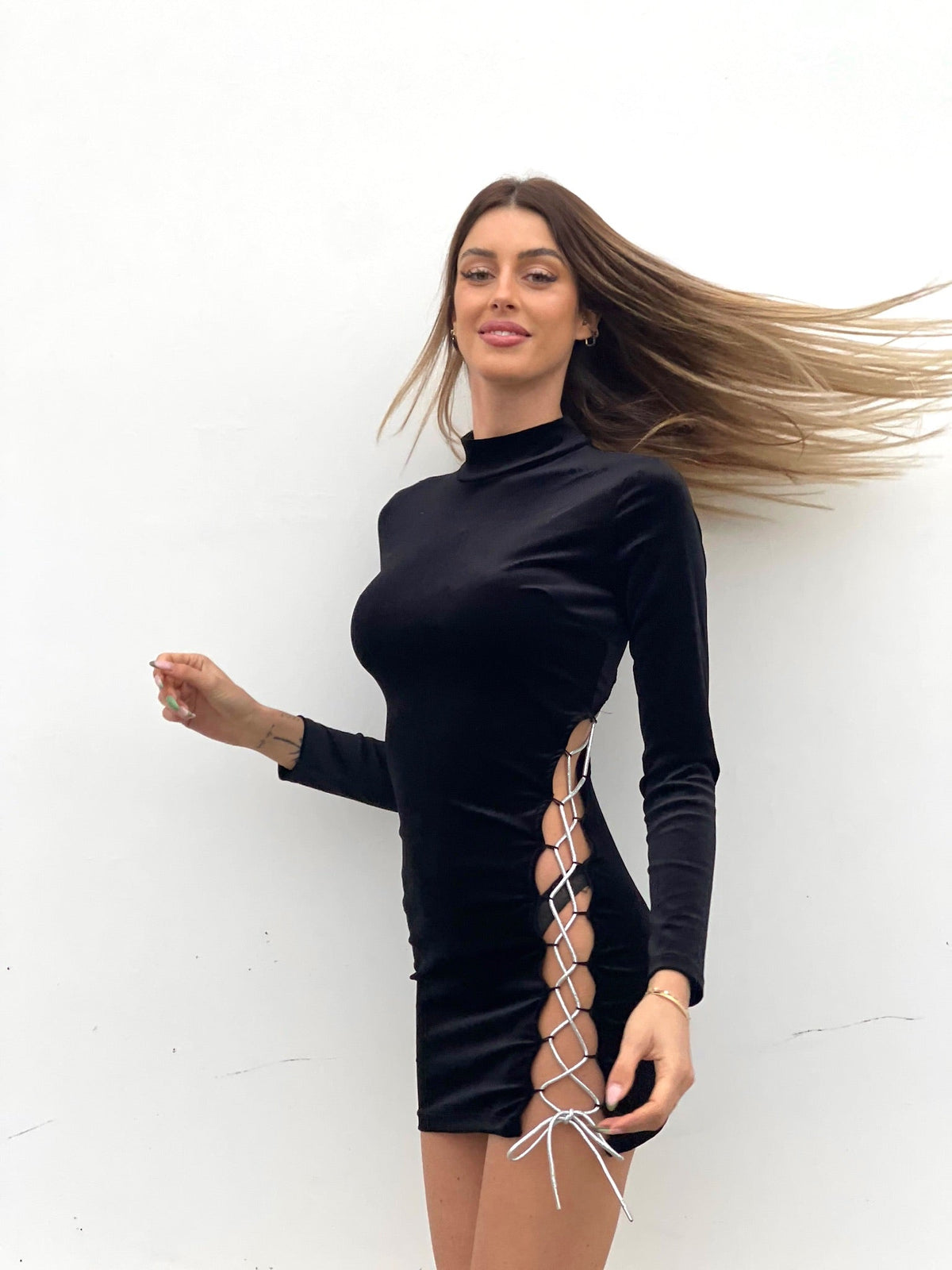 Abito velvet nero con stringhe alte