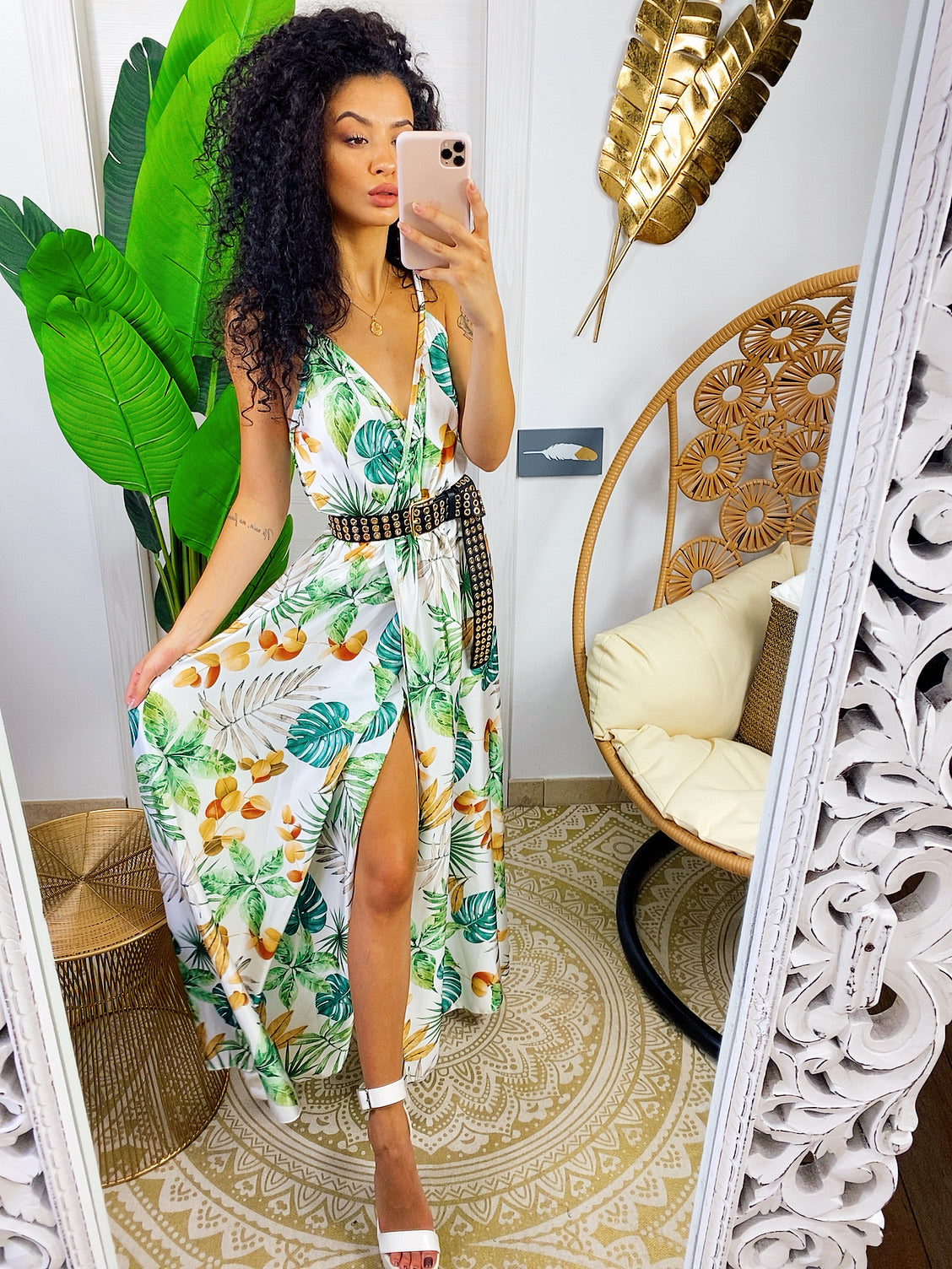 Abito in raso floreale con maxi spacco bianco