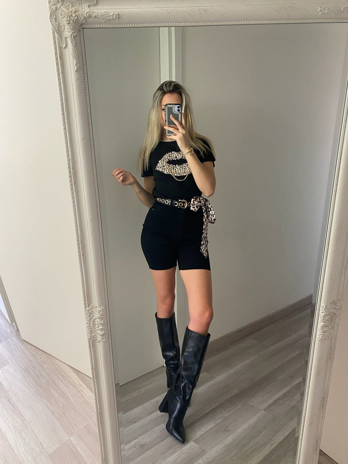 T-shirt kiss animalier nera