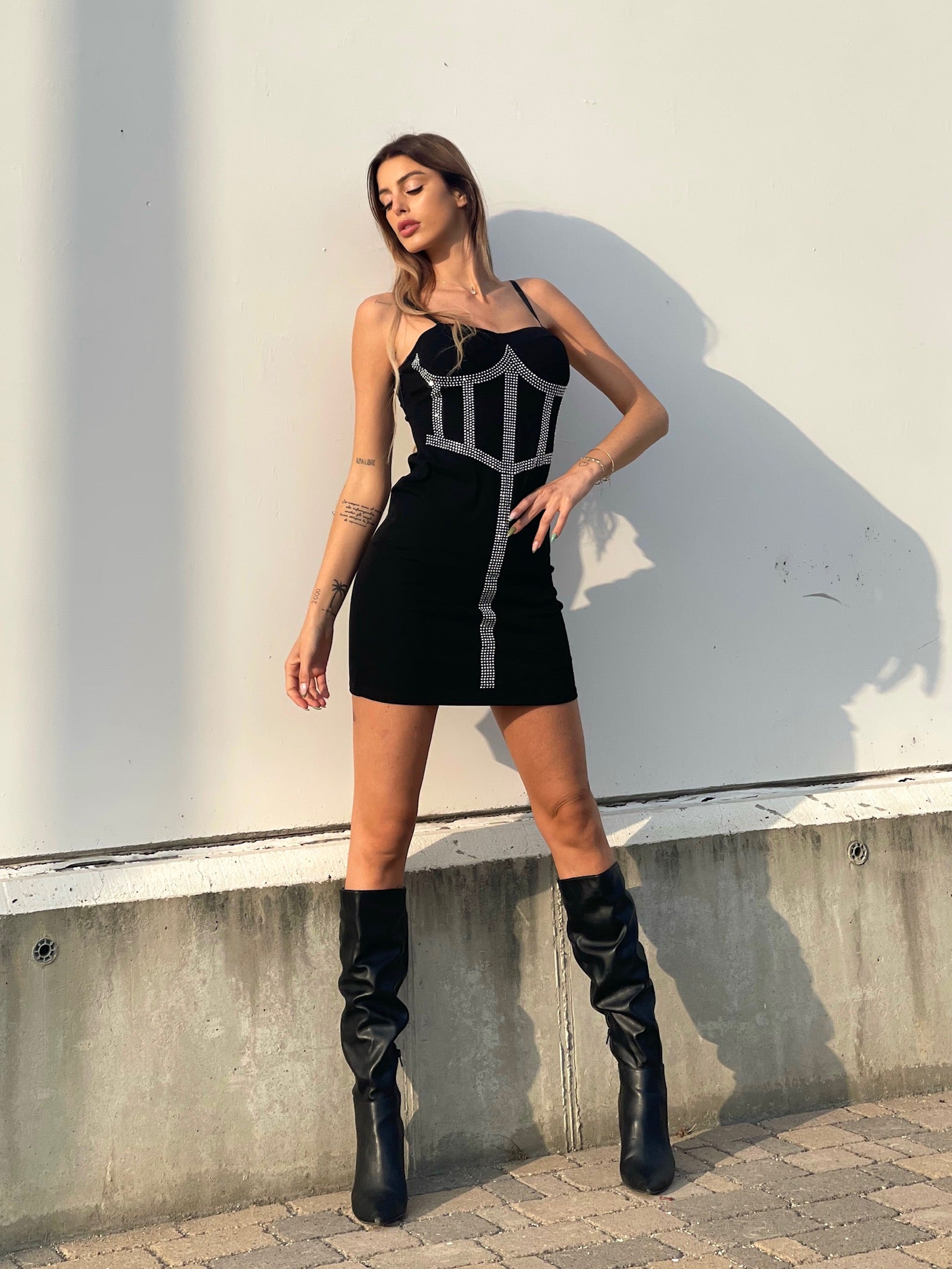 Abito a spalline con strass