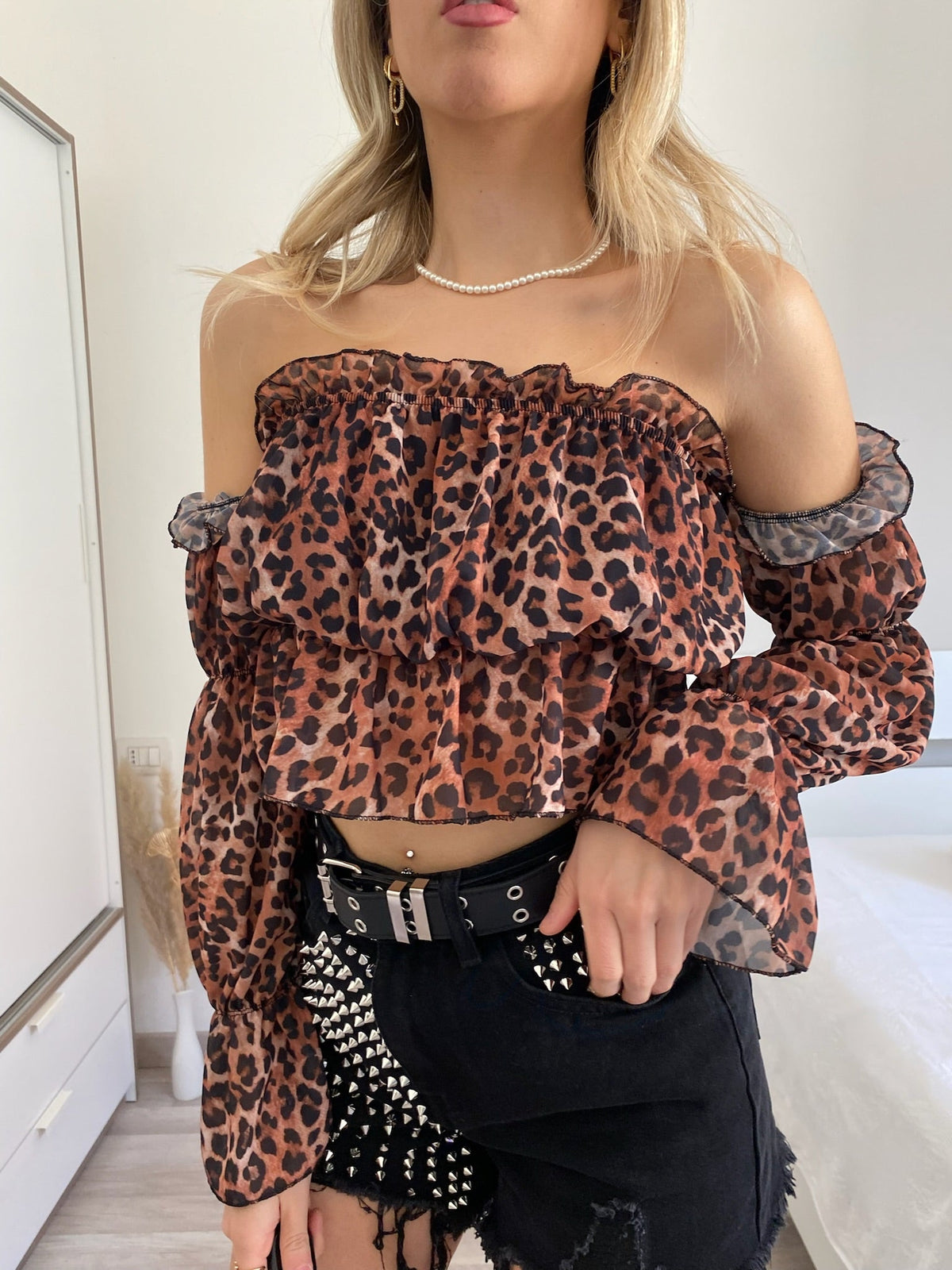 Top animalier scollo a barchetta