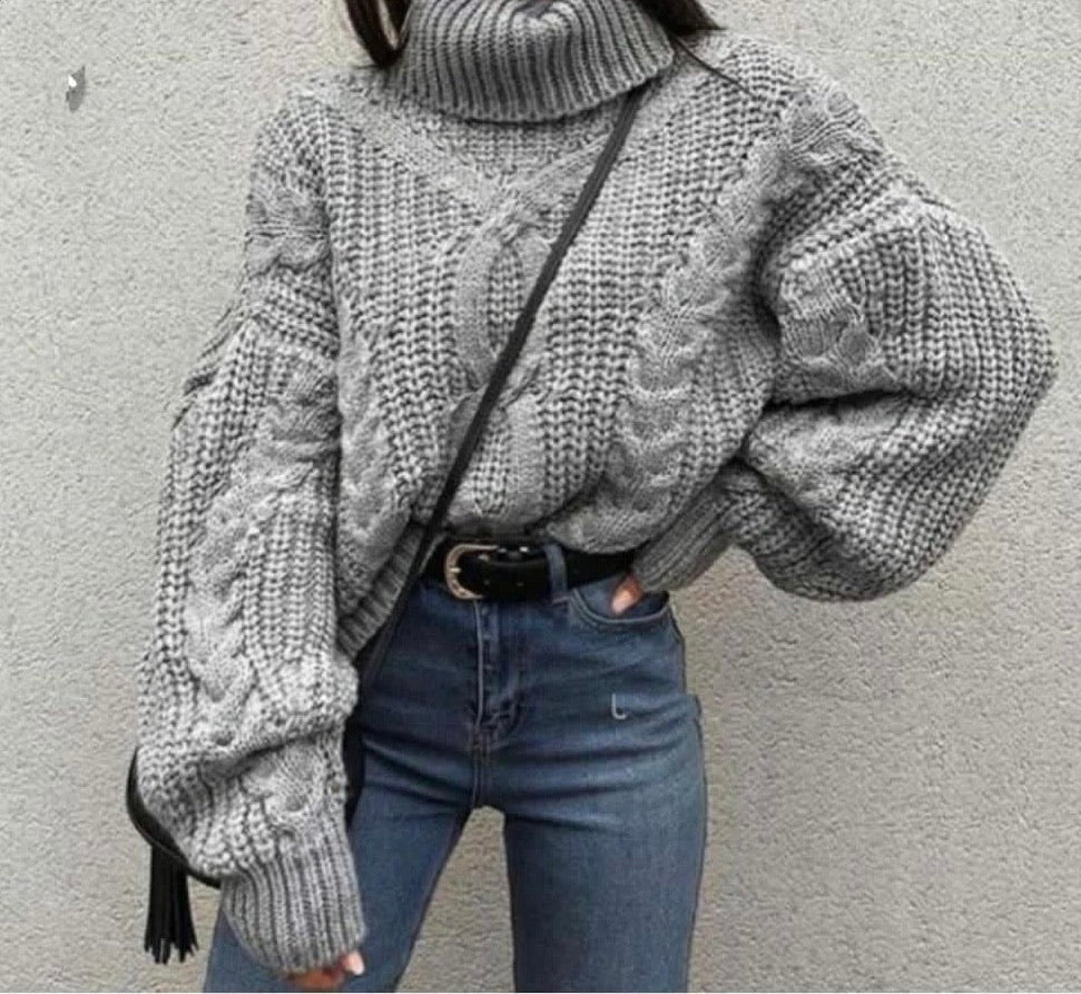 Maglione a collo trama a trecce