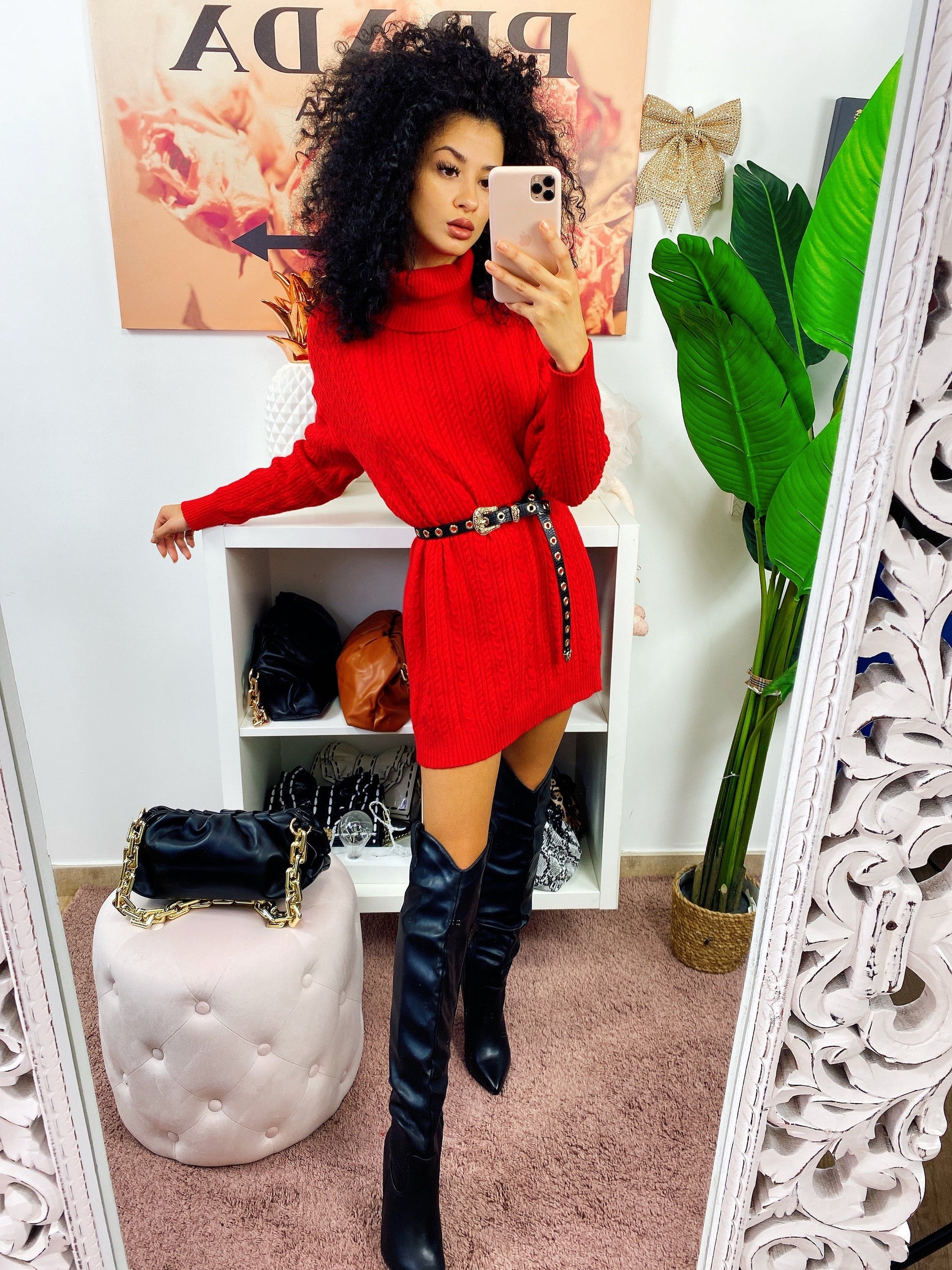 Abito in maglia a trecce collo alto rosso