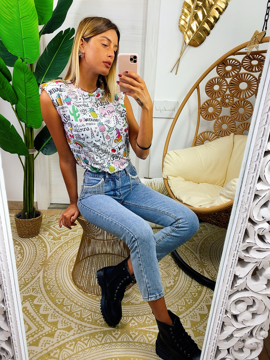 Maglia con spalline bombate e unicorni
