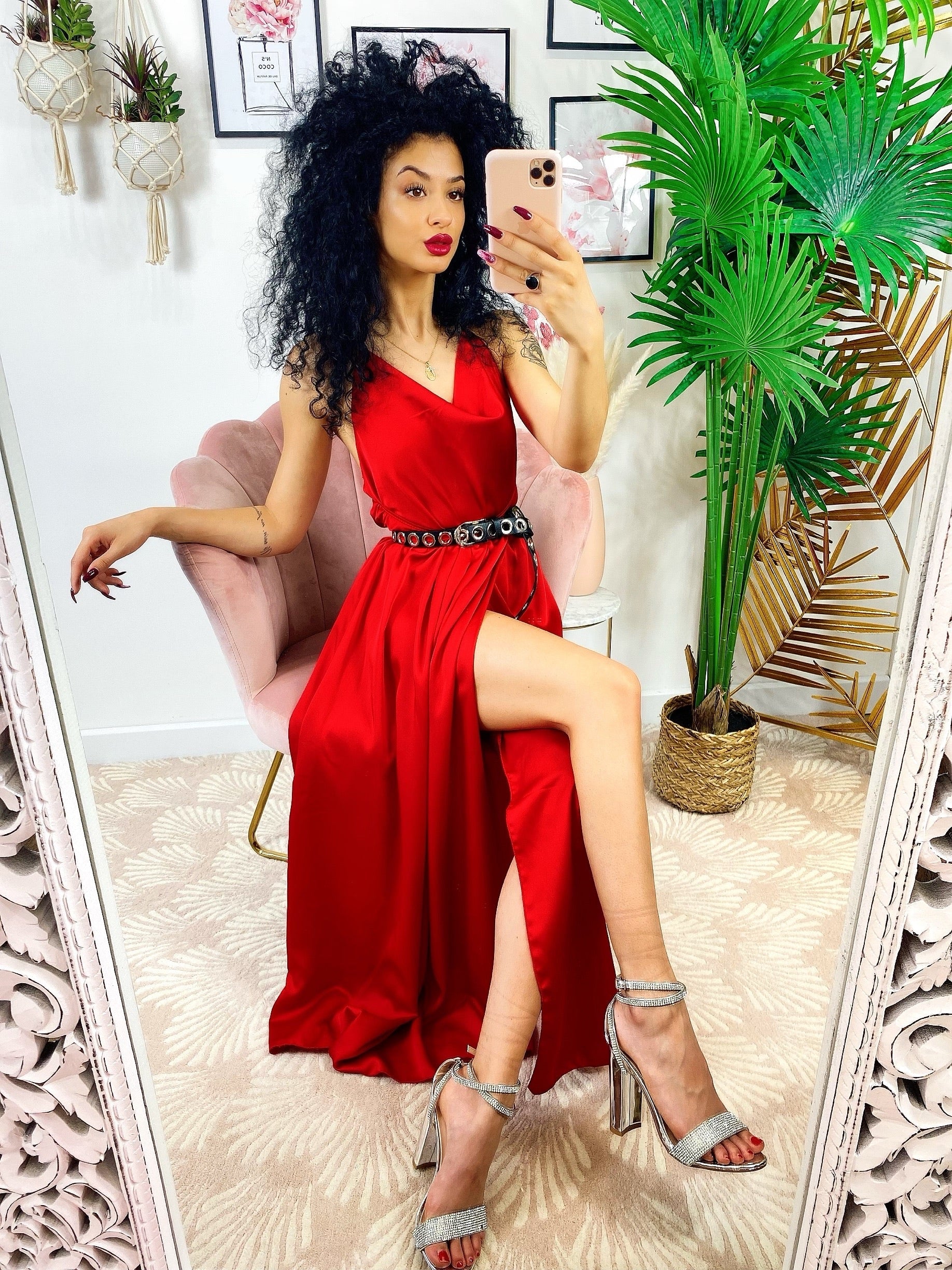 Abito midi raso con maxi spacco rosso