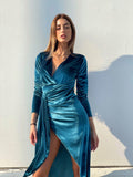 Abito lungo in velluto con maxi spacco