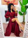 Abito in raso con maxi spacco manica lunga Bordeaux