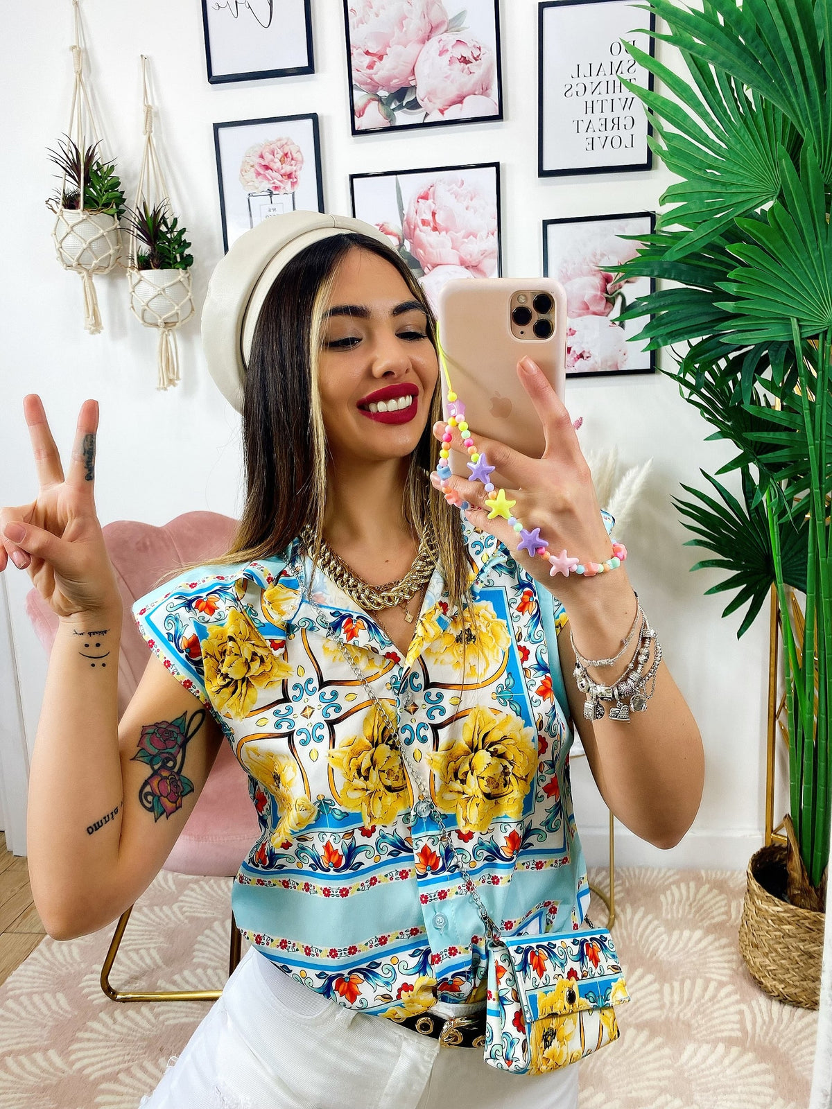 Camicia smanicata con borsetta base celeste