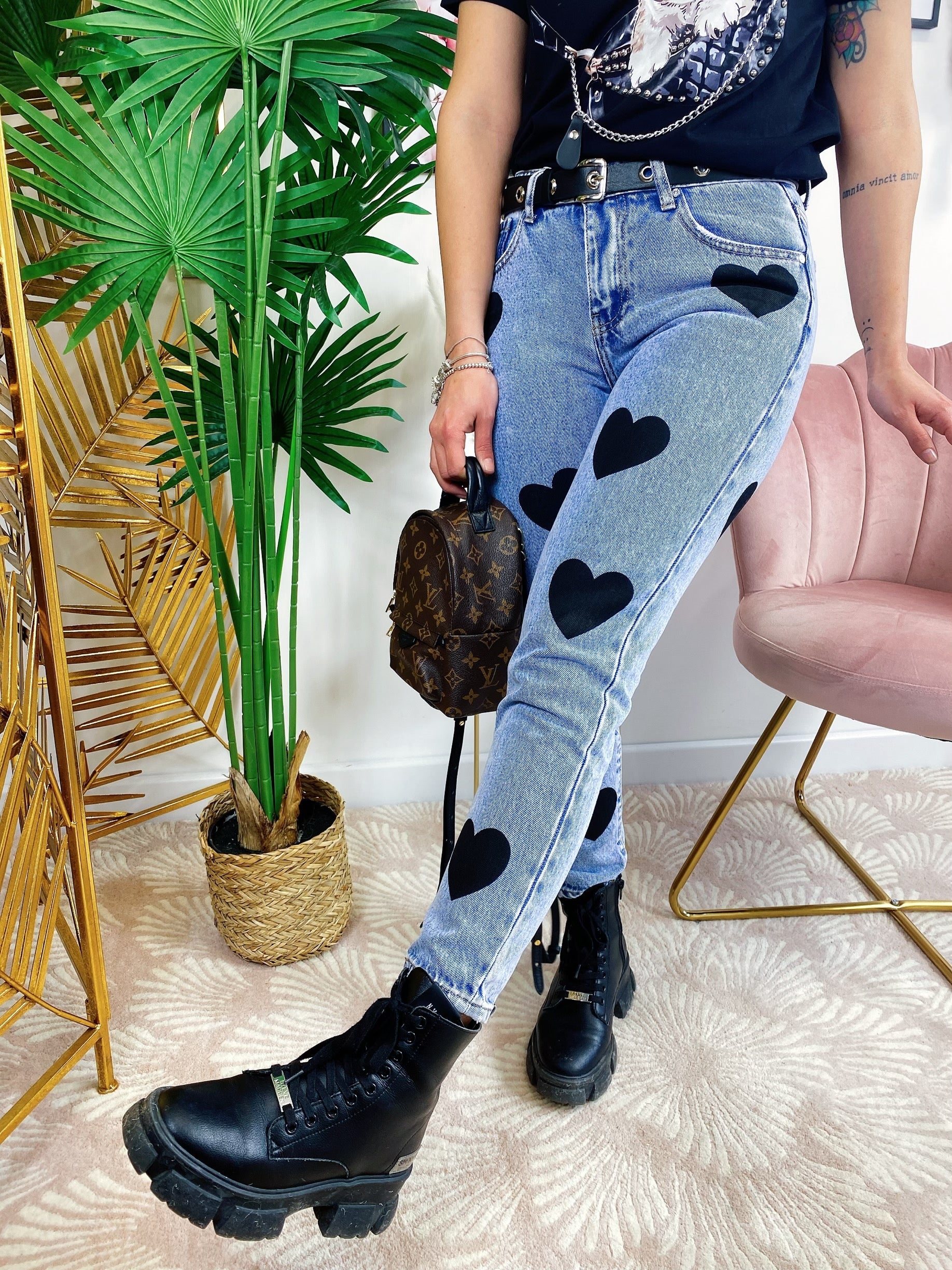 Jeans con cuori grandi