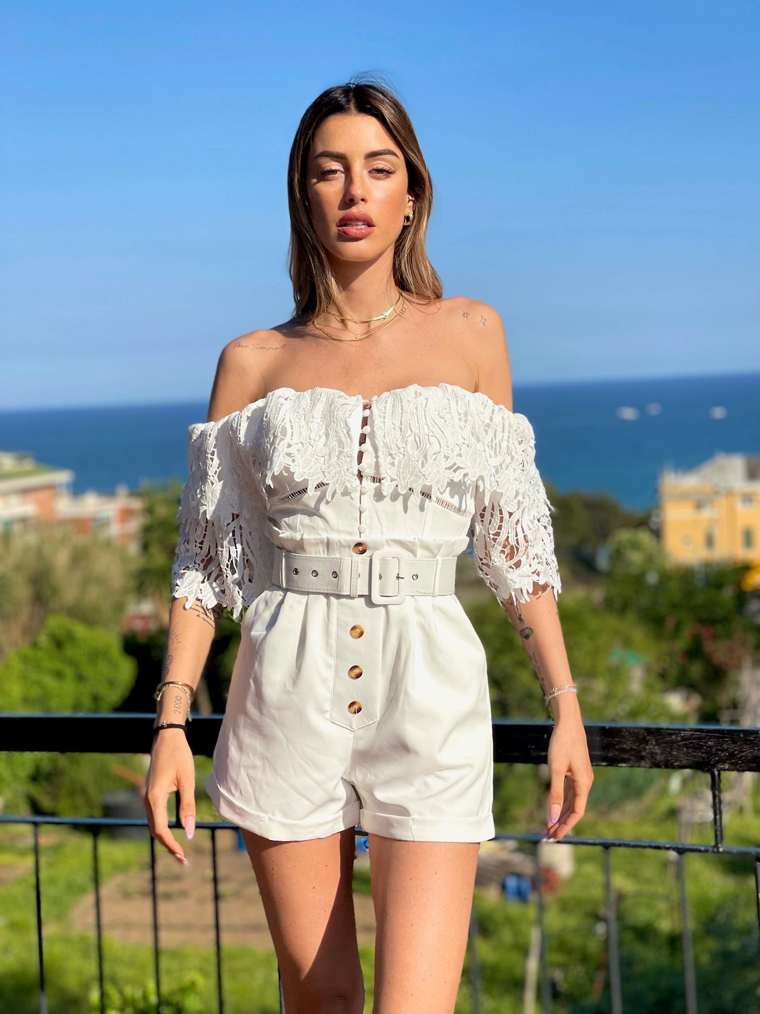 Tutina bianca scollo a barchetta e pizzo