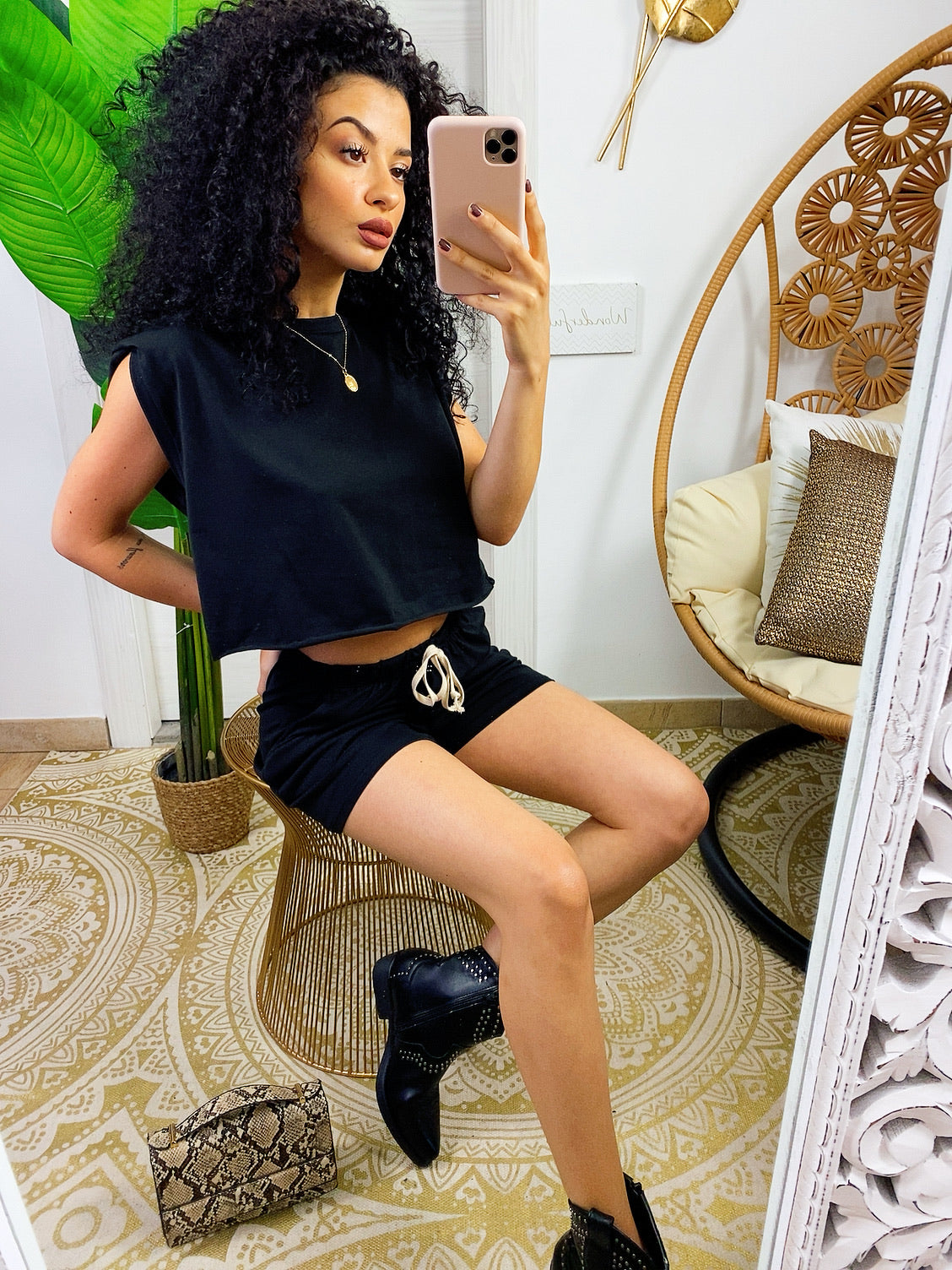 Completo sportivo maglia e short nero