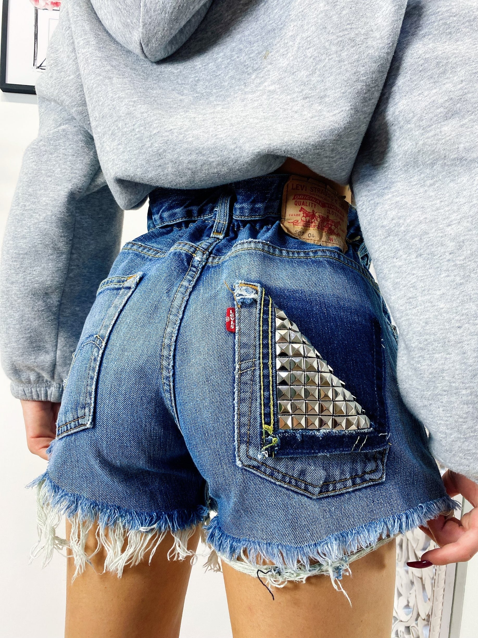 Short Levi’s Vintage bagno scuro con borchie
