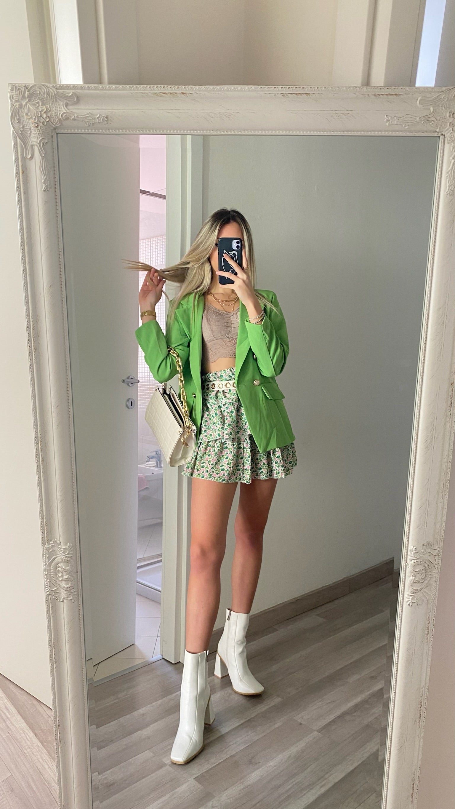 Gonna a balze con fiorellini verde