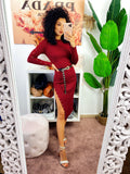 Abito midi Bordeaux con borchie e spacco