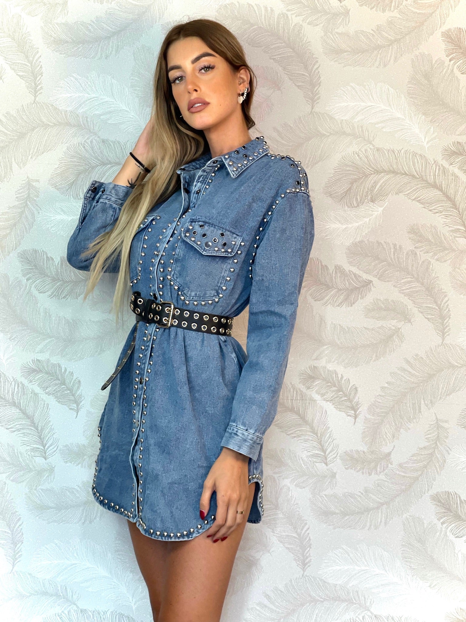 Abito in jeans con borchie