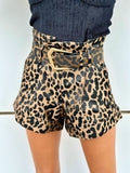 Short animalier con cintura