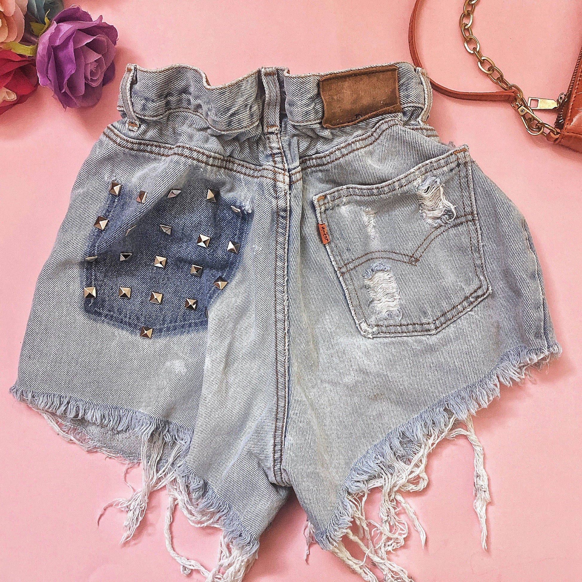Levi’s Short Vintage con strappi senza tasca borchiati