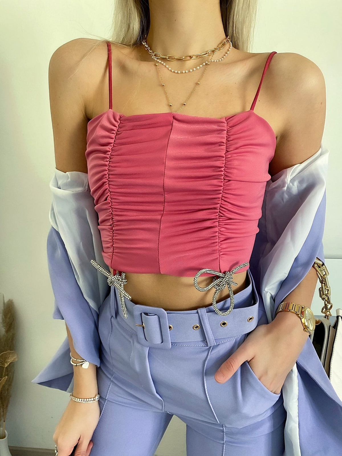 Top drappeggiato con fiocchetti rosa
