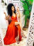 Abito in raso con maxi spacco arancio