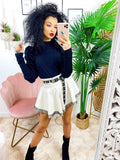Short in ecopelle bianco con borchie