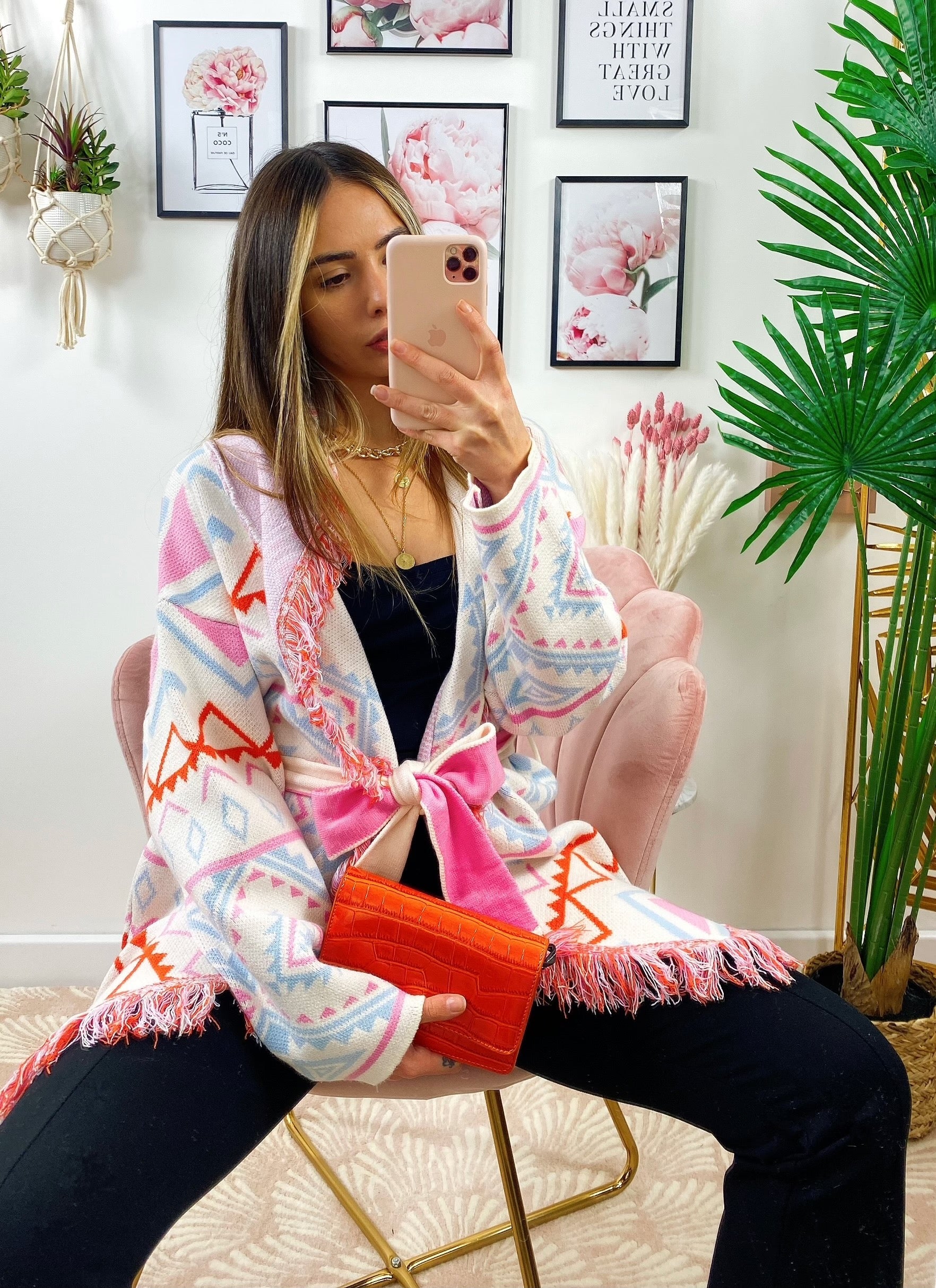 Cardigan A rombi bianco con frange e cinta