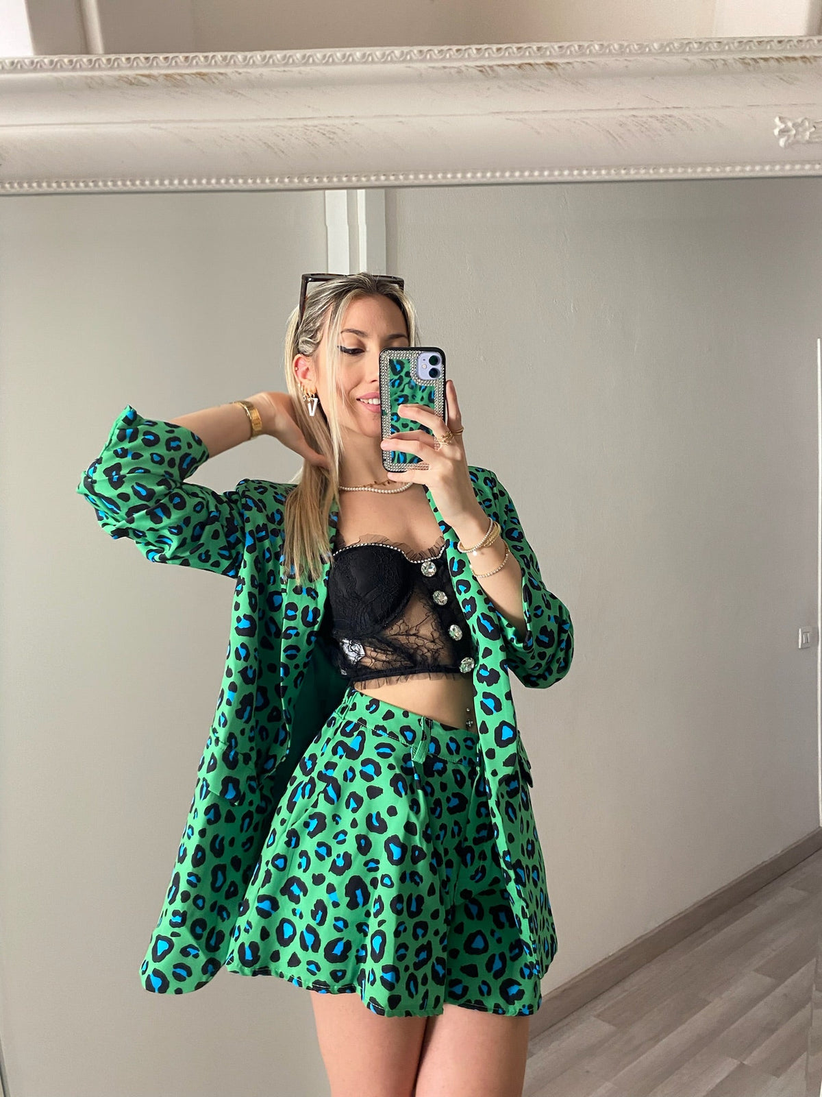 Completo giacca e Short maculato verde