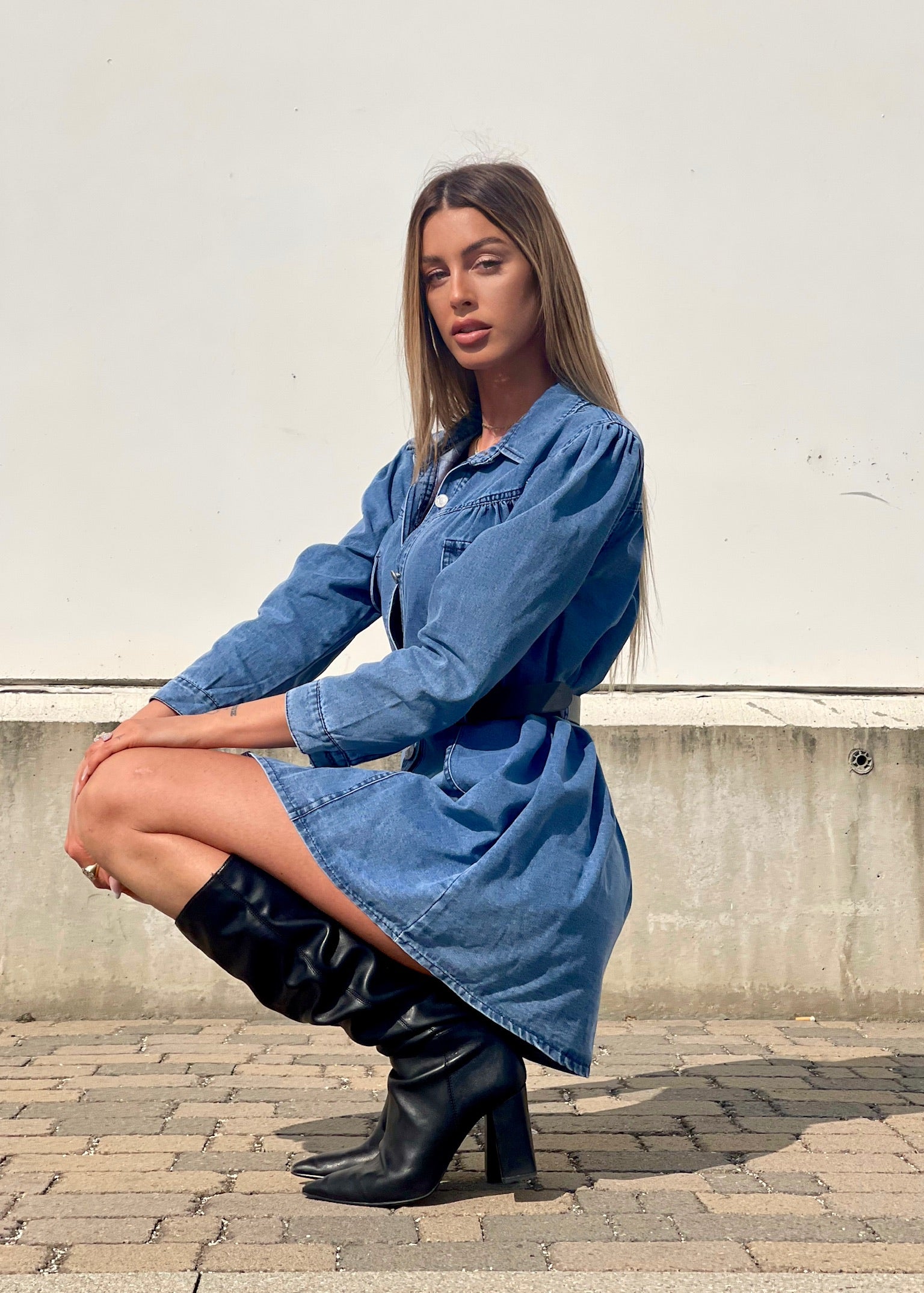 Abito in jeans con cintura