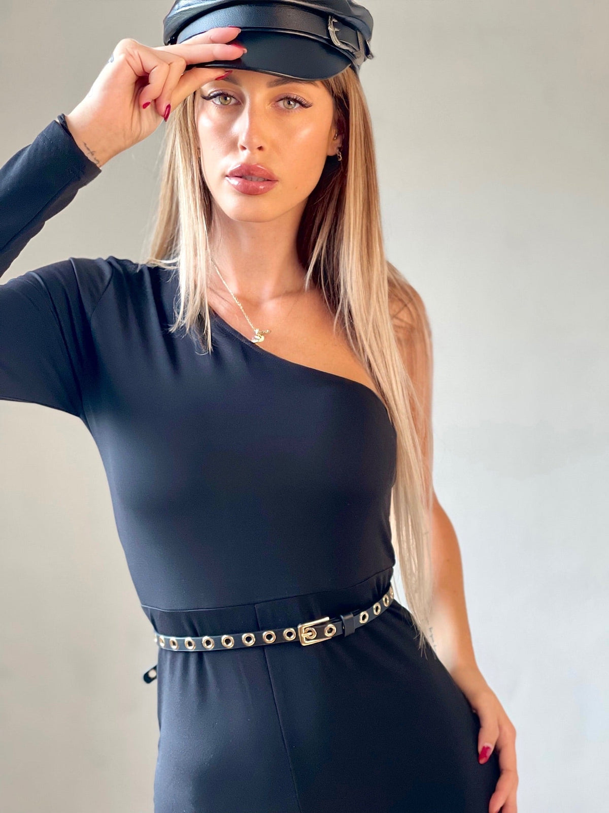 Tuta monospalla con maxi spacco in strass