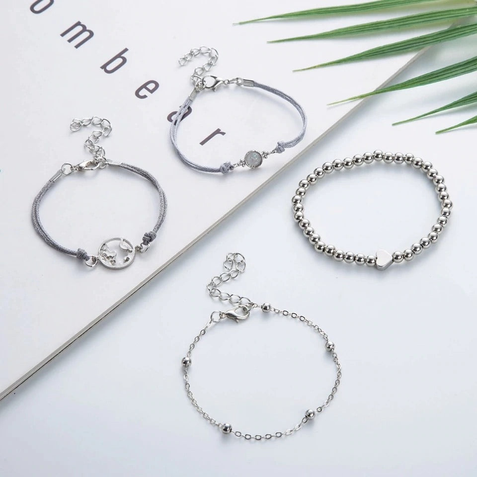 Bracciale con mondo e dettagli argento