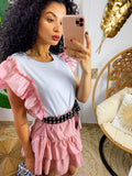 Maglia bianca con rouches sulla manica rosa