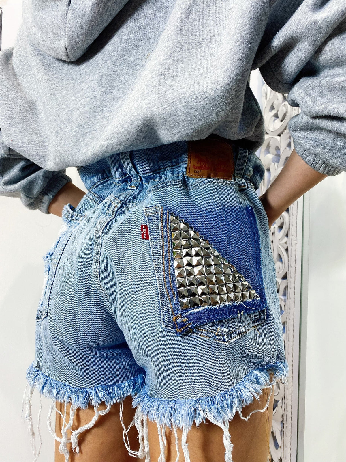 Short Levi’s Vintage bagno chiaro con borchie
